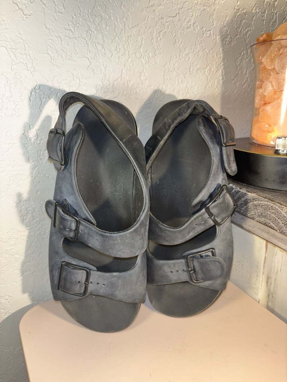 O2: SAS Relaxed Black Leather Three Strap Adjustable Comfort Sandals 6.5